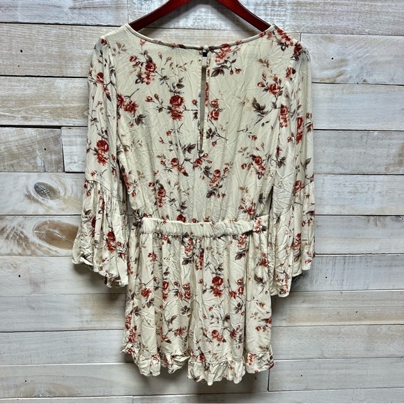 American‎ Eagle Romper Womens Medium Ivory Floral Bell Sleeve Ruffle Pockets - Picture 8 of 12